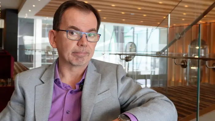 Jason Reid, Professional Leadership Speaker sitting in a hotel lounge